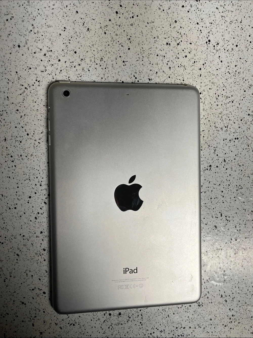 Apple iPad Mini White with Silver Trim - 7.9